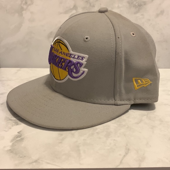 Los Angeles Lakers Fitted Cap - Picture 3 of 6